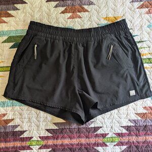 Vuori Shorts - Black
